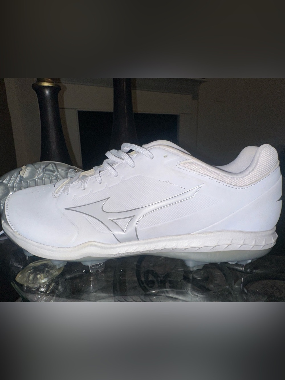 Mizuno White Men’s Athletic Cleats with Silver Logo